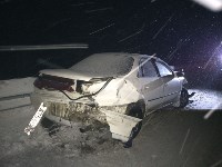 Toyota Carina врезалась в дорожное ограждение в Холмском районе, Фото: 3