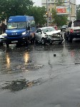 Toyota Belta врезалась в скорую помощь в Южно-Сахалинске, Фото: 13