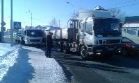 Два грузовика "притерлись" в Южно-Сахалинске, Фото: 4