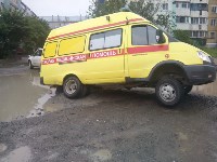 Единственный в городе реанимационный автомобиль застрял в одном из дворов Южно-Сахалинска , Фото: 4