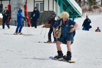 Полсотни сахалинцев разделись, чтобы спуститься на лыжах и сноубордах с «Горного воздуха», Фото: 45