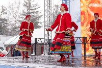Игра в снежки, хороводы и кёрлинг: Рождество отметили в городском парке Южно-Сахалинска, Фото: 5