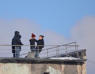 Подростки Шахтерска делают селфи на краю крыши, Фото: 1