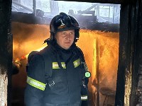 Появились фото с места пожара с пострадавшим в Южно-Сахалинске, Фото: 1