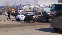 Два человека пострадали при лобовом столкновении в Южно-Сахалинске, Фото: 4
