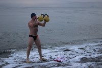 Поронайцы тягали штангу и гири в Охотском море, Фото: 1