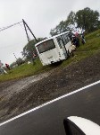 Рейсовый автобус повис на рельсах в Поронайском районе, Фото: 3