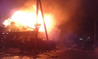 Двухэтажный дом горит в Южно-Сахалинске, Фото: 3