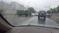 Subaru Legacy врезалась в мусоровоз в Южно-Сахалинске, Фото: 2