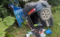 На Сахалине кроссовер вылетел с трассы и снёс дорожный знак, Фото: 1