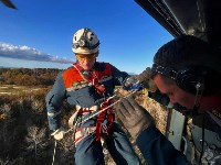 Кинологи со служебными собаками десантировались с вертолёта Ми-8 на Сахалине, Фото: 16