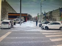 Очевидцев аварии на перекрёстке улиц Комсомольской и Емельянова ищут в Южно-Сахалинске, Фото: 1