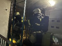 Человека спасли при пожаре в многоэтажке на Сахалине, Фото: 2
