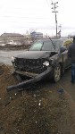 Внедорожник и легковой автомобиль столкнулись в Южно-Сахалинске, Фото: 2