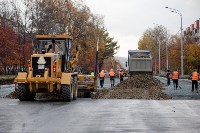 Сезон строительства дорог в Южно-Сахалинске подходит к концу, Фото: 1