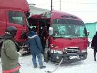 Контейнеровоз и пассажирский автобус столкнулись в Соловьевке, Фото: 4