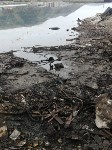 Очевидцы: мазут со стихийной свалки в Невельске стекает в море, Фото: 7