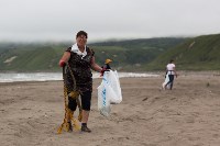 Больше 20 «кубов» мусора убрали с пляжа в Невельском районе, Фото: 4