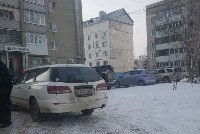 Клиенты банка не дают припарковаться жителям двора по улице Украинской, Фото: 1