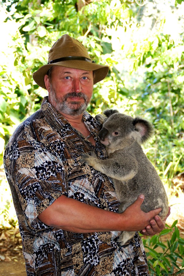 с коалой в Австралии...