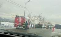 Два человека пострадали при столкновении универсала и грузовика в Южно-Сахалинске, Фото: 3