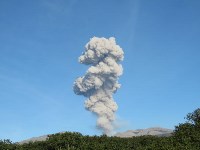 Вулкан Эбеко осыпал Северо-Курильск камнями, Фото: 2