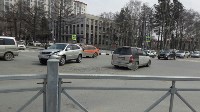 Mazda MPV и Toyota Harrier столкнулись на перекрестке в центре Южно-Сахалинска, Фото: 3