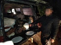 На Сахалине задержали двоих браконьеров, потрошивших горбушу на реке, Фото: 4