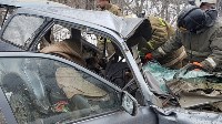 На юге Сахалина три человека погибли и один пострадал при столкновении Nissan AD и "КамАЗа", Фото: 1