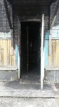 Через окна пришлось эвакуироваться жильцам горящего дома в Южно-Сахалинске, Фото: 3
