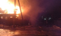 Двухэтажный дом горит в Южно-Сахалинске, Фото: 5