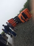 КамАЗ с нефтеотходами опрокинулся в Ногликском районе, Фото: 4