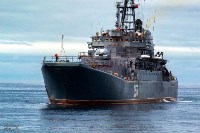 Десантный корабль «Адмирал Невельской» привез на Сахалин первых пассажиров, Фото: 11