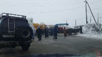 Несколько тонн рыбы затруднили движение по автодороге Южно-Сахалинск – Оха, Фото: 1