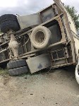 В Южно-Сахалинске при столкновении грузовиков один из них опрокинулся, Фото: 10