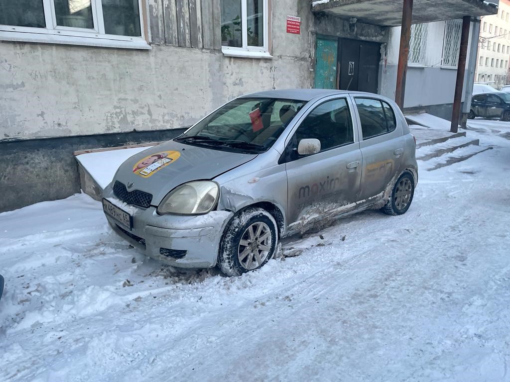 Неизвестный врезался в два автомобиля и скрылся с места ДТП в  Южно-Сахалинске - Новости Сахалинской области. Происшествия – Фотогалерея,  фото 2 - ASTV.ru