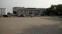 Тойота снесла мраморные шары на площади в Углегорске, Фото: 1