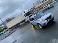 Очевидцев столкновения тягача и кроссовера ищут в Южно-Сахалинске: Фото 1 Очевидцев столкновения тягача и кроссовера ищут в Южно-Сахалинске, Фото: 1