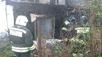 Горящий деревянный дом потушили в центре Южно-Сахалинска, Фото: 10