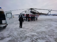 Магаданские спасатели эвакуировали больного с сахалинского корабля, Фото: 8