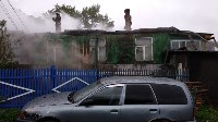 Крыша жилого барака сгорела в Корсакове, Фото: 1