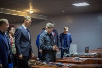 Губернатор Сахалинской области взял в руки оружие, Фото: 3