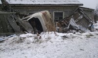 Toyota Mark II врезалась в жилой дом в Яблочном, Фото: 3