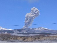 Вулкан Эбеко снова выбросил пепловое облако , Фото: 1