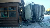 Грузовик влетел в стену ресторана на трассе Южно-Сахалинск - Корсаков, Фото: 5
