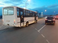 Очевидцев столкновения универсала и рейсового автобуса ищут в Южно-Сахалинске, Фото: 3