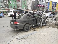 Седан снёс дорожное ограждение в результате ДТП в Южно-Сахалинске, Фото: 8