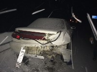 Toyota Carina врезалась в дорожное ограждение в Холмском районе, Фото: 2