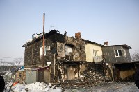 Кровлю пострадавшего от пожара дома восстанавливают в Южно-Сахалинске, Фото: 1