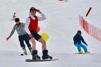 Полсотни сахалинцев разделись, чтобы спуститься на лыжах и сноубордах с «Горного воздуха», Фото: 63